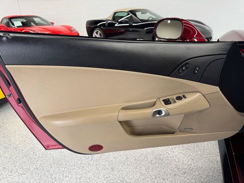 Used 2006 Chevrolet Corvette Convertible w/ Preferred Equipment Group RWD image 41