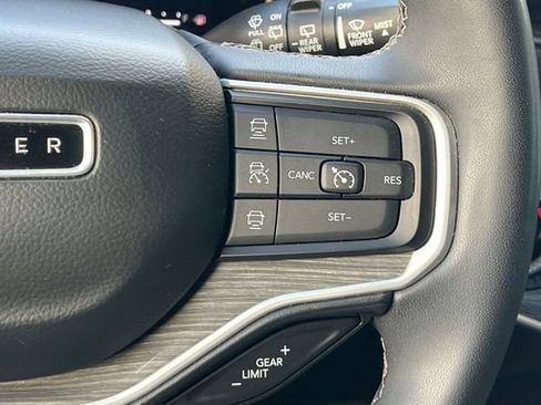Used 2022 Jeep Wagoneer Series III RWD image 35