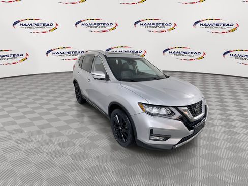 Used 2019 Nissan Rogue SL w/ Premium Package image 2