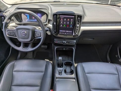 Certified 2025 Volvo XC40 B5 Core AWD/4WD image 19