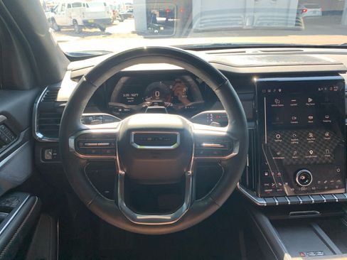 Used 2024 GMC Acadia Denali w/ Super Cruise Package FWD image 24