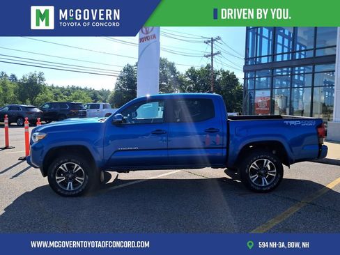 Used 2018 Toyota Tacoma TRD Sport AWD/4WD image 2
