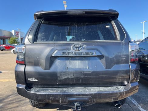 Used 2022 Toyota 4Runner SR5 Premium image 10