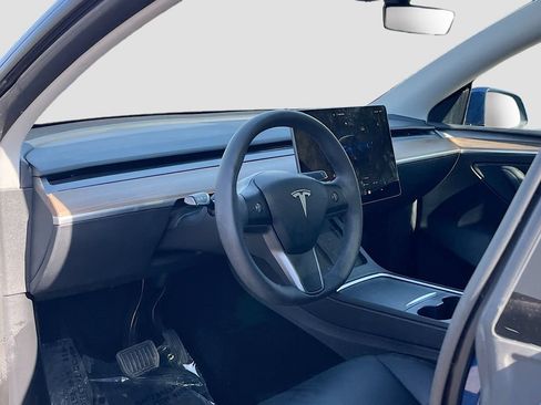 Used 2024 Tesla Model Y Long Range AWD/4WD image 9