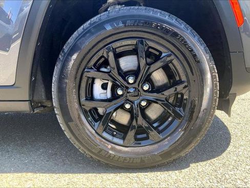 Certified 2025 Jeep Grand Cherokee L Altitude AWD/4WD image 10