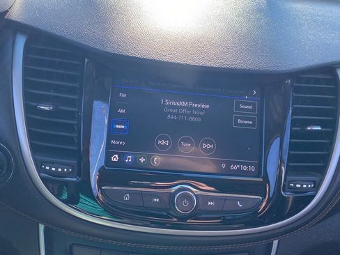Used 2020 Chevrolet Trax LT w/ LT Convenience Package FWD image 22