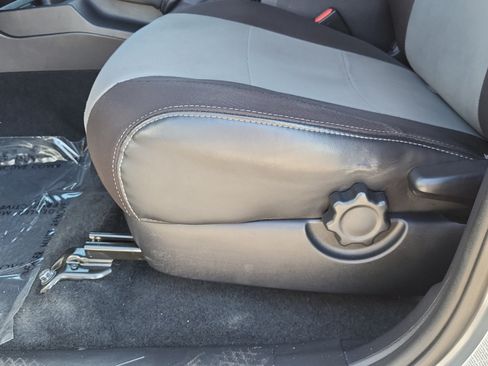 Used 2019 Toyota Tacoma SR5 RWD image 39