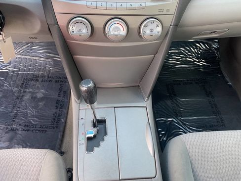 Used 2011 Toyota Camry LE FWD image 20