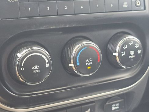Used 2015 Jeep Compass High Altitude AWD/4WD image 27
