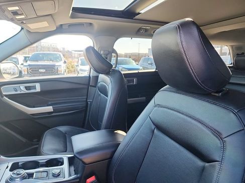 Used 2023 Ford Explorer Limited w/ Equipment Group 301A AWD/4WD image 24