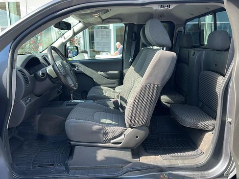 Used 2017 Nissan Frontier SV w/ SV Value Truck Package AWD/4WD image 10