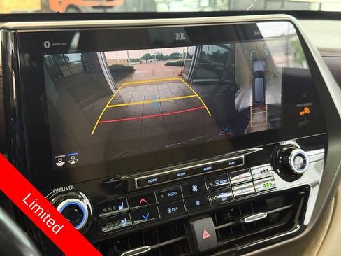Used 2021 Toyota Highlander Limited FWD image 19