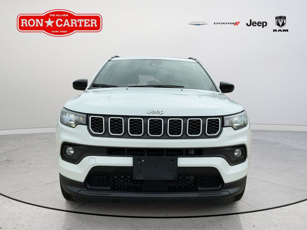 Used 2024 Jeep Compass Latitude AWD/4WD image 2