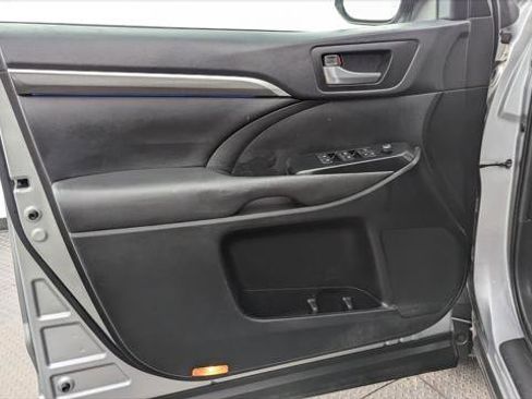 Used 2019 Toyota Highlander SE image 13