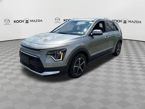 Used 2023 Kia Niro LX FWD image 3