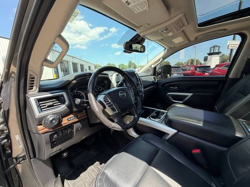 Used 2021 Nissan Titan SL w/ Moonroof Package AWD/4WD image 27