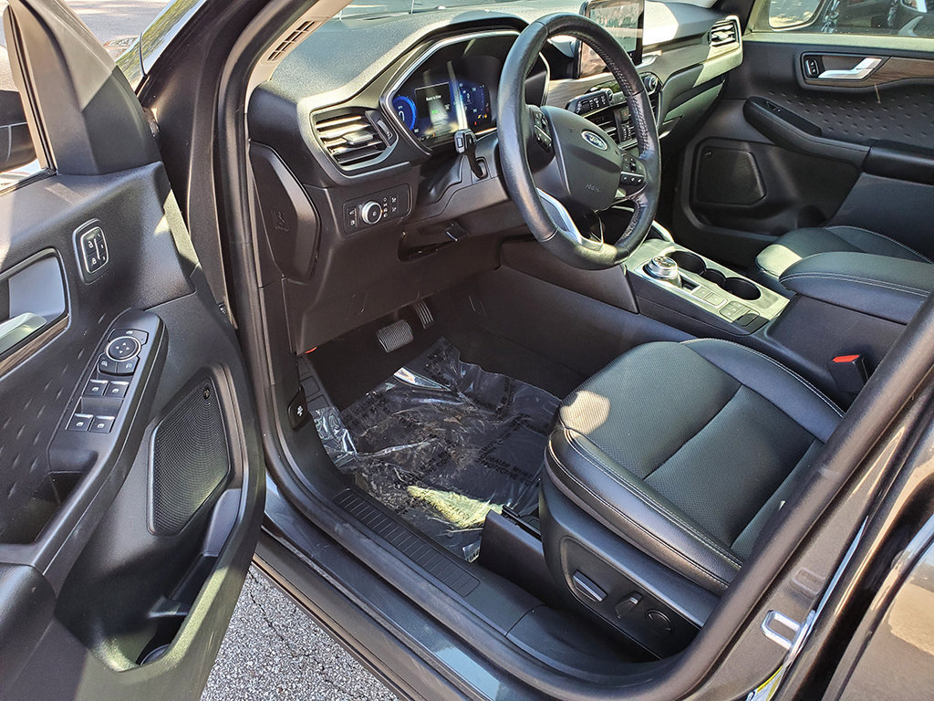 Used 2020 Ford Escape Titanium w/ Titanium Premium Package 2.0 FWD image 10
