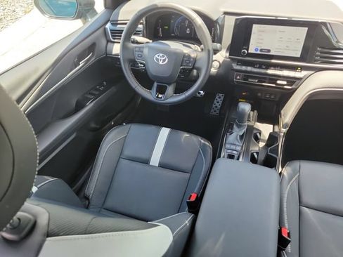 Used 2025 Toyota Camry SE FWD image 13