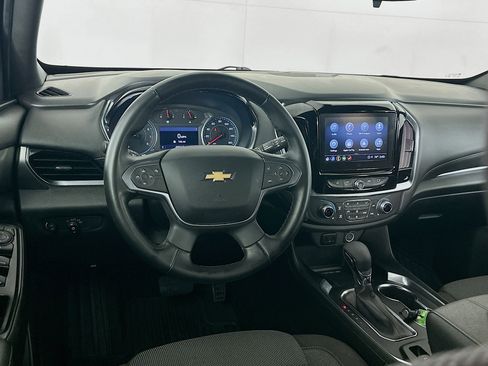 Used 2023 Chevrolet Traverse LT image 18