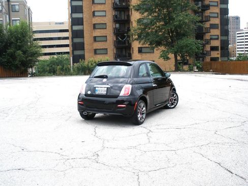 Used 2017 FIAT 500 Pop w/ Sport Appearance Package FWD image 17
