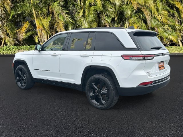 Used 2024 Jeep Grand Cherokee Altitude AWD/4WD image 8