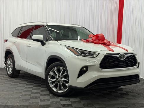 Used 2022 Toyota Highlander Limited FWD image 1