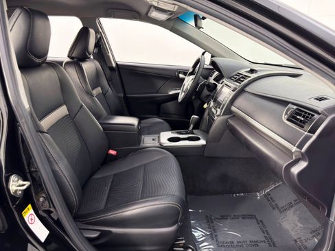 Used 2014 Toyota Camry SE image 14