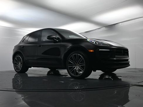 Certified 2025 Porsche Macan image 54