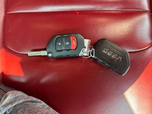 Used 2023 Jeep Wrangler Unlimited Rubicon 4xe AWD/4WD image 30