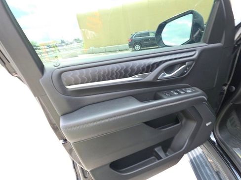 Used 2022 GMC Yukon Denali AWD/4WD image 4