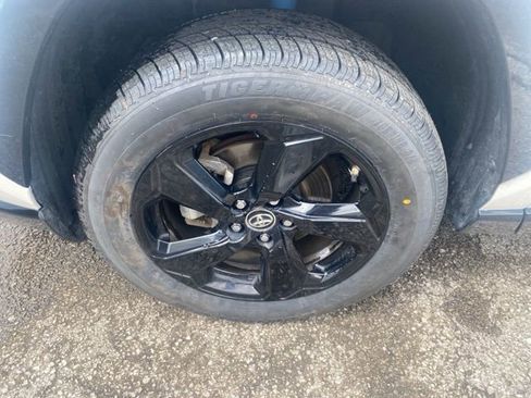 Used 2019 Toyota RAV4 XSE w/ XSE Weather Package AWD/4WD image 10