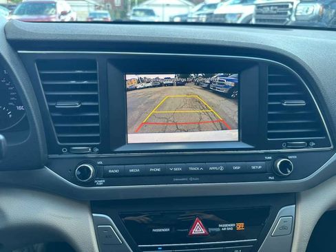 Used 2017 Hyundai Elantra SE FWD image 17