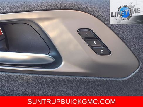 Used 2025 Chrysler Pacifica Select image 22