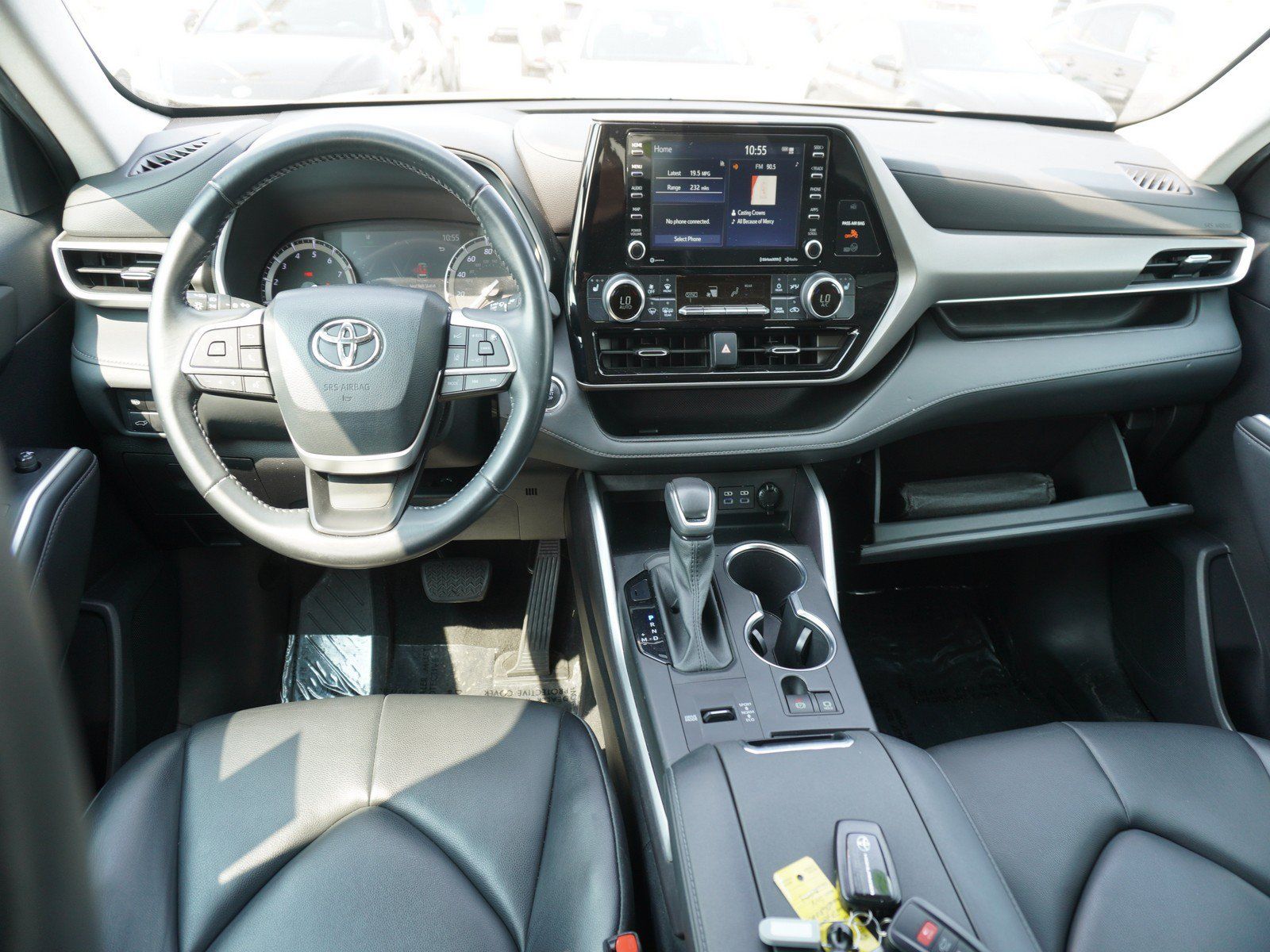 Used 2022 Toyota Highlander XLE FWD image 2