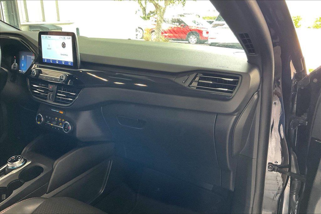 Used 2025 Ford Escape ST-Line Select AWD/4WD image 23