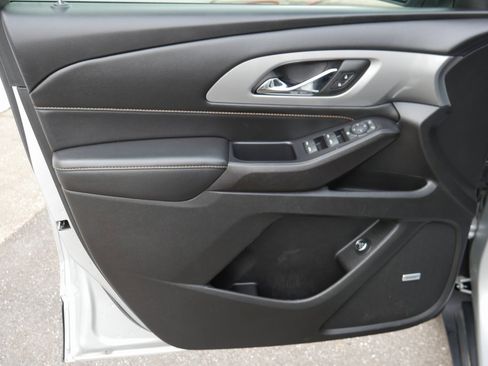 Used 2021 Chevrolet Traverse RS image 33