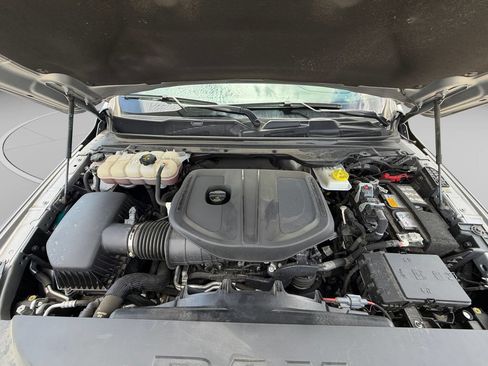 Used 2025 RAM 1500 Laramie AWD/4WD image 21