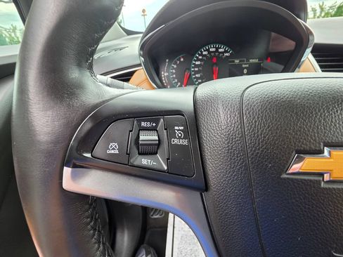 Used 2017 Chevrolet Trax LT w/ LT Convenience Package FWD image 13
