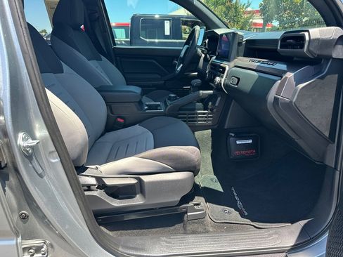 Used 2025 Toyota Tacoma TRD Sport AWD/4WD image 13