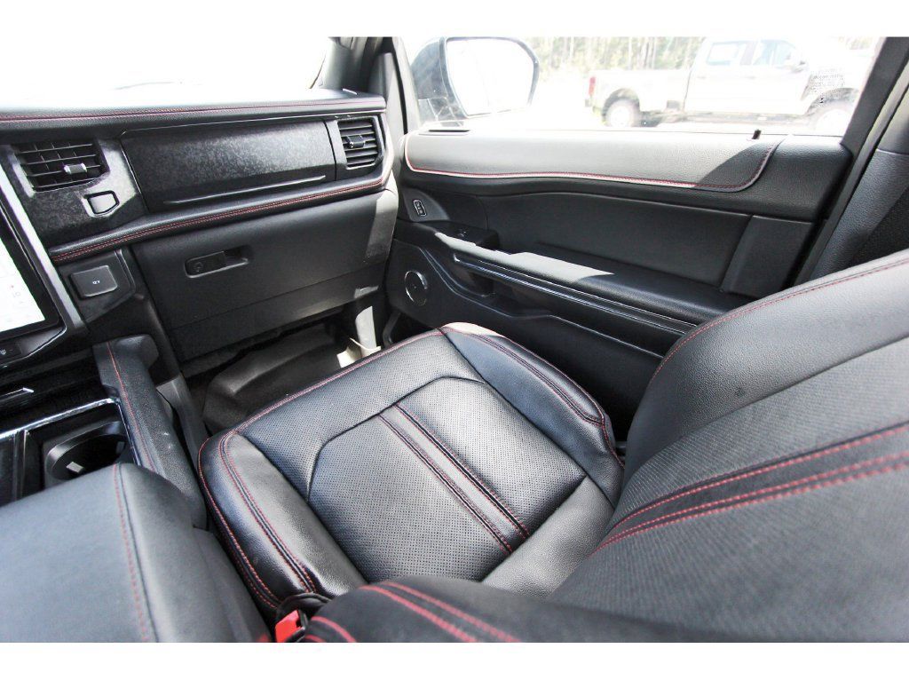 Used 2023 Ford Expedition Limited RWD image 12