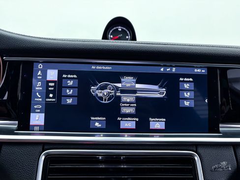 Used 2018 Porsche Panamera image 25