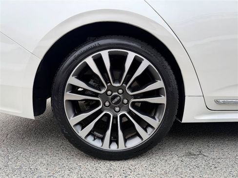 Used 2018 Lincoln Continental Select w/ Continental Climate Package AWD/4WD image 12
