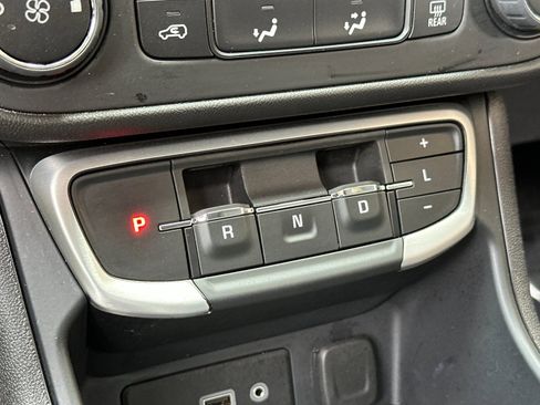 Used 2024 GMC Terrain SLE FWD image 20