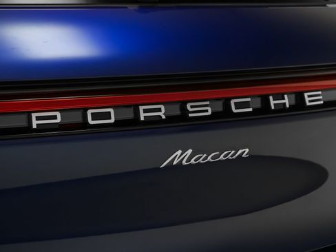 Used 2025 Porsche Macan image 9