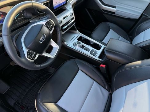 Used 2024 Ford Explorer XLT w/ Equipment Group 202A image 18