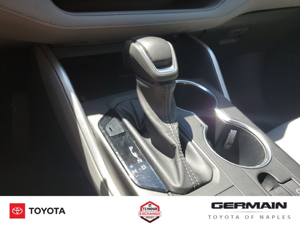 Used 2022 Toyota Highlander XLE AWD/4WD image 29