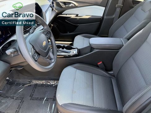 Certified 2025 Chevrolet Trax LT w/ Sunroof Package FWD image 18