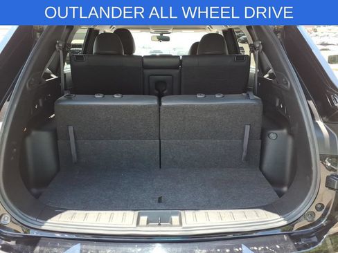 Used 2024 Mitsubishi Outlander AWD image 8