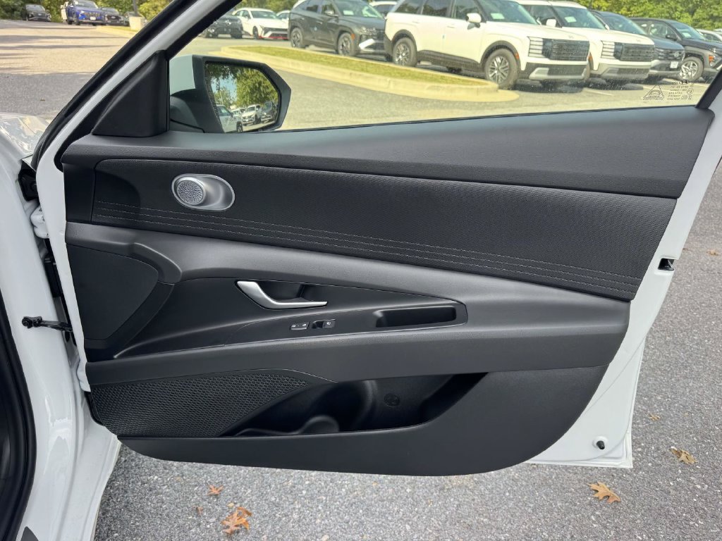 New 2026 Hyundai Elantra SE FWD image 8