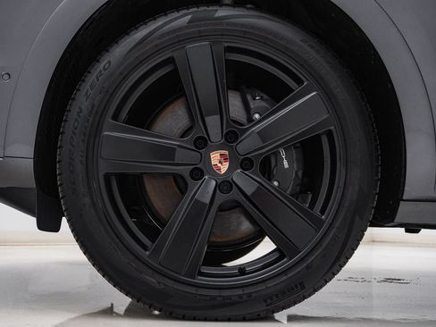 Certified 2025 Porsche Cayenne Coupe AWD/4WD image 13